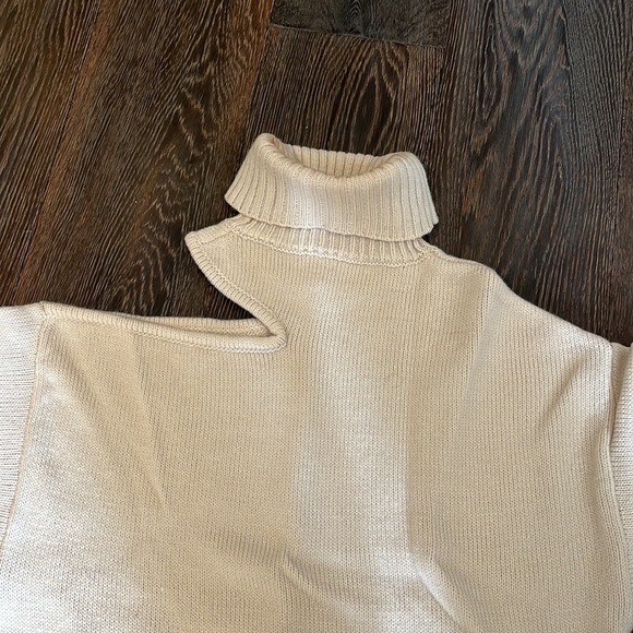 Turtle neck sweater - Picture 2 of 4